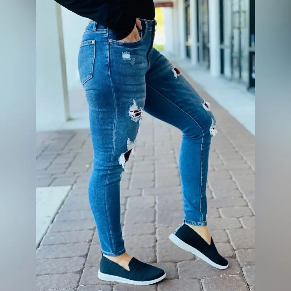 Judy Blue | Buffalo Plaid Peek A Boo Distressed Skinnies | 1XL